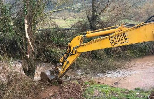 Καλάβρυτα: Παραμένει σε «έκτακτη ανάγκη» λόγω υπερχειλίσεων σε χωράφια, δρόμους, γέφυρες ΦΩΤΟ