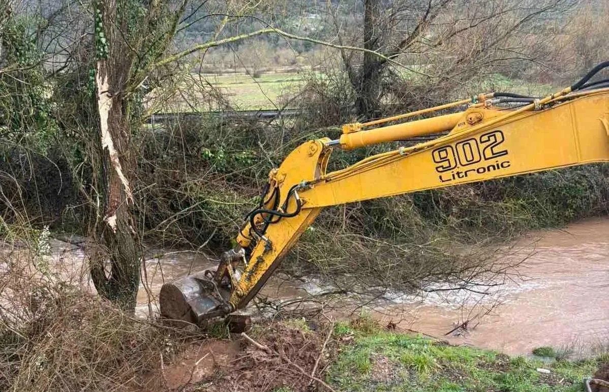 Καλάβρυτα: Παραμένει σε «έκτακτη ανάγκη» λόγω υπερχειλίσεων σε χωράφια, δρόμους, γέφυρες ΦΩΤΟ