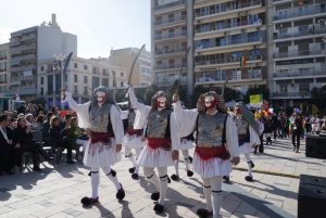 «Πλημμύρισε» παραδοσιακές φορεσιές και δρώμενα η πρωτεύουσα του Καρναβαλιού ΦΩΤΟΡΕΠΟΡΤΑΖ 37 «Πλημμύρισε» παραδοσιακές φορεσιές και δρώμενα η πρωτεύουσα του Καρναβαλιού ΦΩΤΟΡΕΠΟΡΤΑΖ