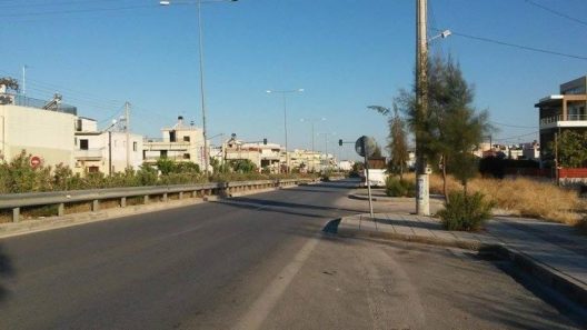 Πάτρα: Εφτιαξαν το έργο και ξέχασαν την ταμπέλα...από το 2013! ΦΩΤΟ
