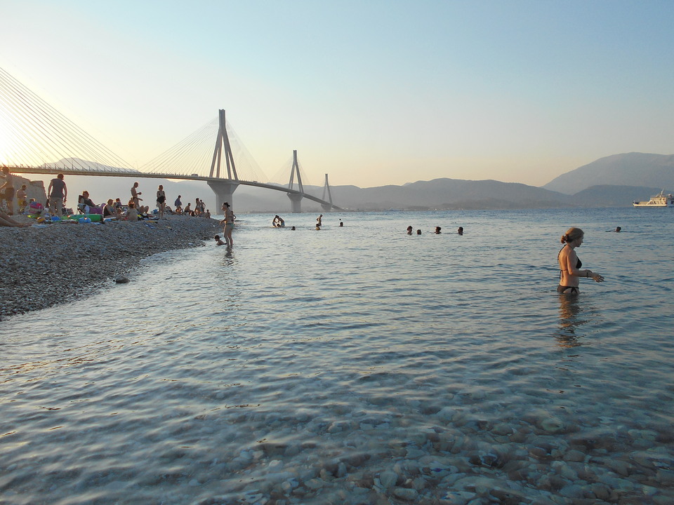 Ρίο: Απαγόρευσαν το κολύμπι με …Νόμο του 2004, ξεσηκώνονται οι κάτοικοι