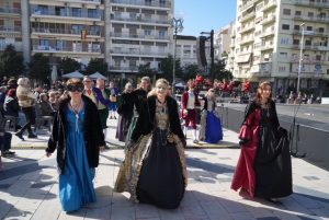 «Πλημμύρισε» παραδοσιακές φορεσιές και δρώμενα η πρωτεύουσα του Καρναβαλιού ΦΩΤΟΡΕΠΟΡΤΑΖ 38 «Πλημμύρισε» παραδοσιακές φορεσιές και δρώμενα η πρωτεύουσα του Καρναβαλιού ΦΩΤΟΡΕΠΟΡΤΑΖ