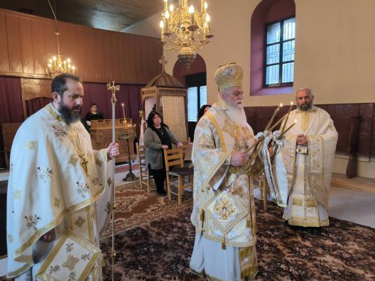 Στο ναό Αγίων Θεοδώρων Μεσορρουγίου Ακράτας ο Μητροπολίτης Ιερώνυμος