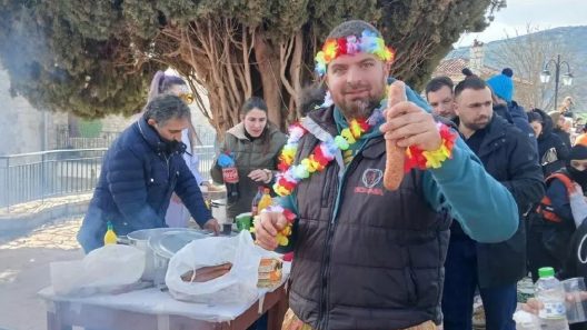 Μικροί και μεγάλοι με πολύ κέφι, στο Σκεπαστό, γιόρτασαν τις Απόκριες ΦΩΤΟ