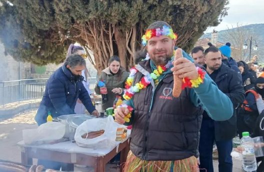 Μικροί και μεγάλοι με πολύ κέφι, στο Σκεπαστό, γιόρτασαν τις Απόκριες ΦΩΤΟ