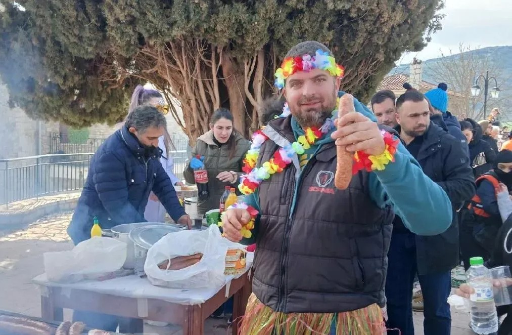 Μικροί και μεγάλοι με πολύ κέφι, στο Σκεπαστό, γιόρτασαν τις Απόκριες ΦΩΤΟ