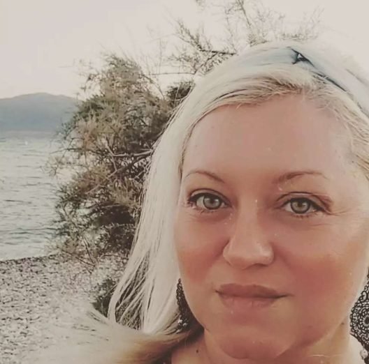 «Είμαι πιστή, ορκισμένη, τίμια, διαβασμένη Εurofan»