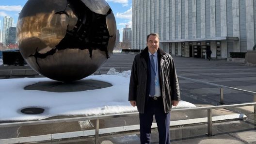 Ο Ναυπάκτιος Θ. Παπαθανάσης στη Νέα Υόρκη για την Ελληνική Γλώσσα ΦΩΤΟ