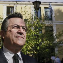 «Η απουσία του Καραμανλή από το συνέδριο και το τέλος της Μεταλλαγμένης ΝΔ»