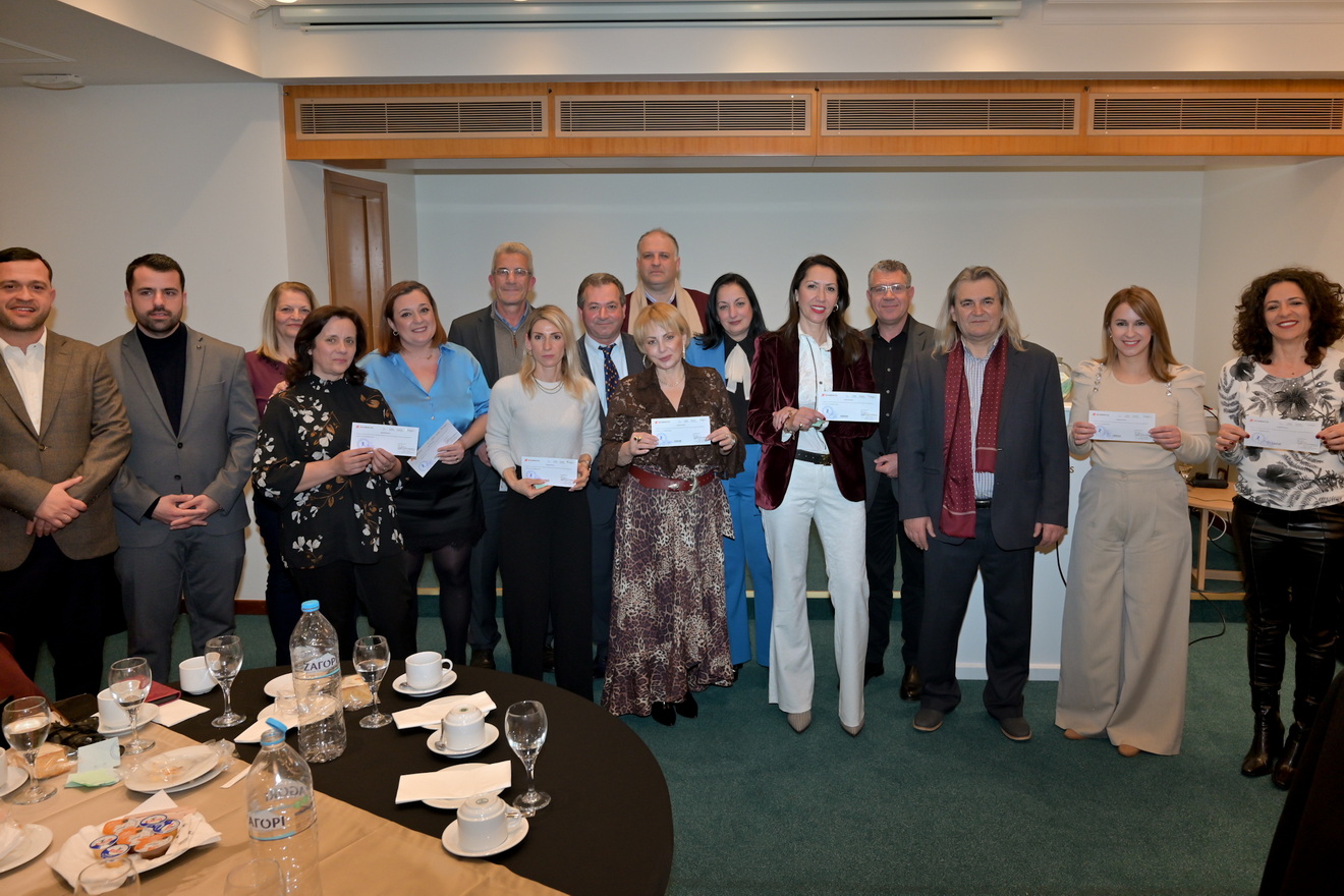 Τίμησαν τους συνταξιούχους Εκπαιδευτικούς της χρονιάς, στην Πάτρα ΦΩΤΟ