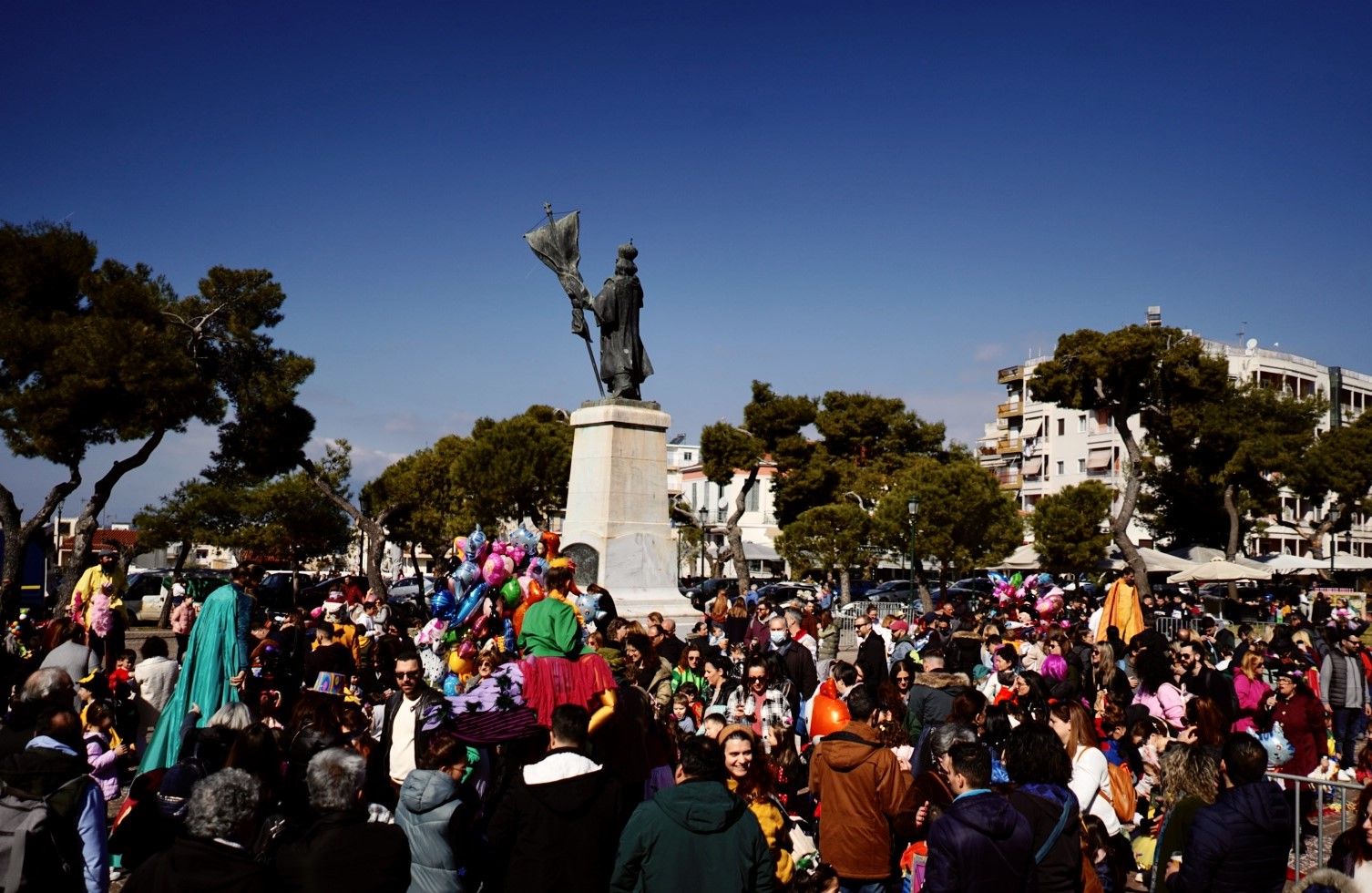 Σε ρυθμό Κεντρικής Καρναβαλούπολης η Πάτρα ΦΩΤΟ