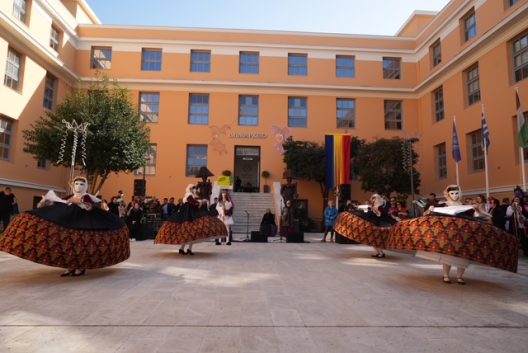 «Πλημμύρισε» παραδοσιακές φορεσιές και δρώμενα η πρωτεύουσα του Καρναβαλιού ΦΩΤΟΡΕΠΟΡΤΑΖ