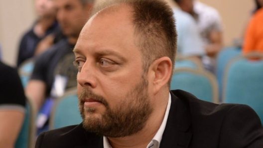 «Υπονομεύοντας στα μουλωχτά συντρόφους»