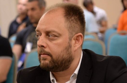 «Υπονομεύοντας στα μουλωχτά συντρόφους»