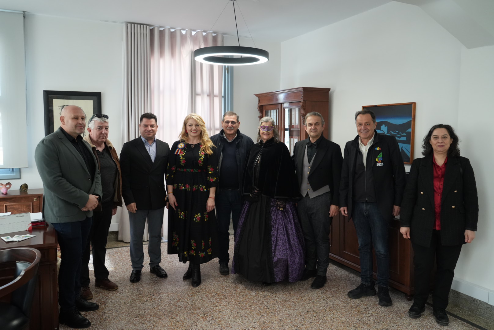 «Πλημμύρισε» παραδοσιακές φορεσιές και δρώμενα η πρωτεύουσα του Καρναβαλιού ΦΩΤΟΡΕΠΟΡΤΑΖ 66 «Πλημμύρισε» παραδοσιακές φορεσιές και δρώμενα η πρωτεύουσα του Καρναβαλιού ΦΩΤΟΡΕΠΟΡΤΑΖ