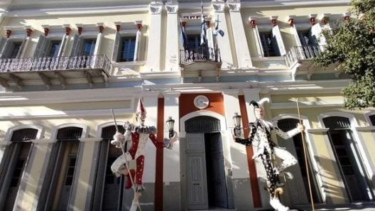 Πάτρα: Νέα...«αισθητική» στο Παλιό Δημαρχείο ΦΩΤΟ