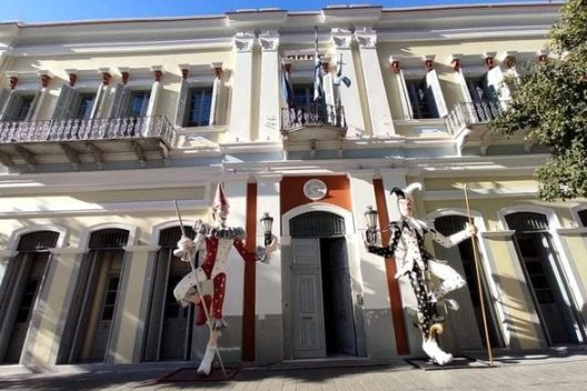 Πάτρα: Νέα...«αισθητική» στο Παλιό Δημαρχείο ΦΩΤΟ