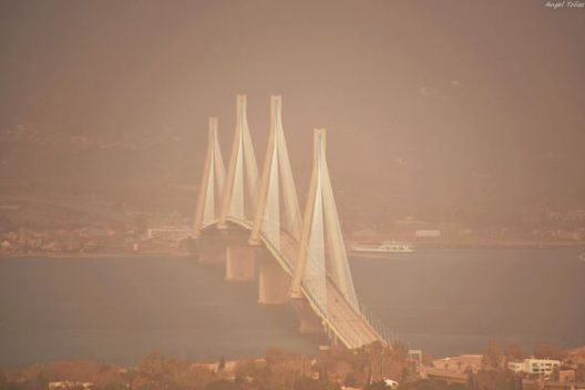 Αχαΐα: Βροχές και αφρικανική σκόνη – Πέφτει η θερμοκρασία