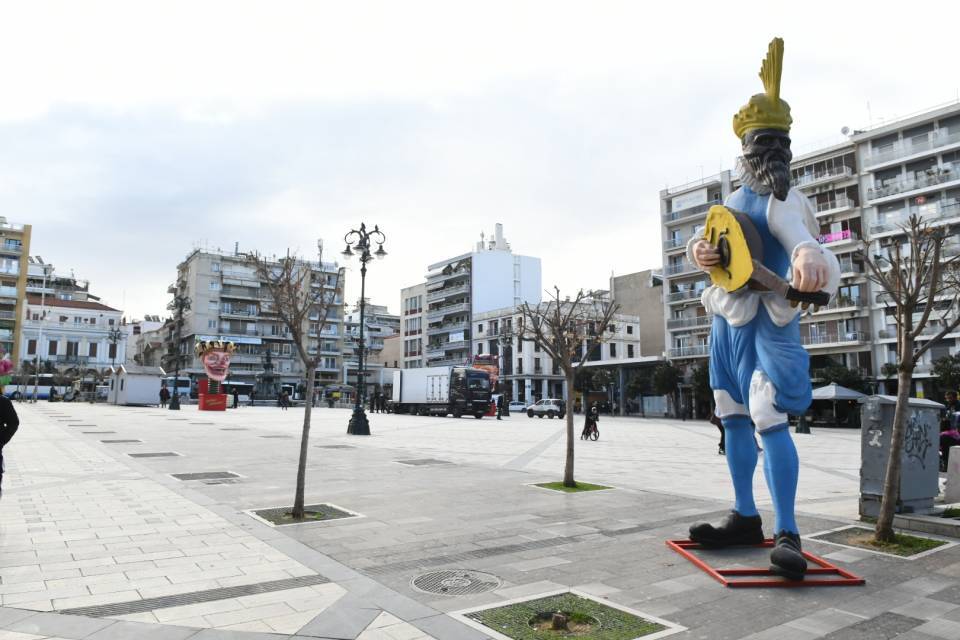 ΘέατροΚαρναβαλοΞεφαντώματα, στην Πάτρα με κωμικά δρώμενα