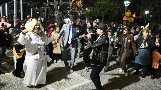 Η παρέλαση του Νοτίου Διαμερίσματος Πάτρας «Καρναβαλοπαντρέματα» ΦΩΤΟ