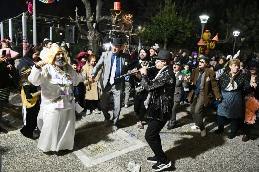 Η παρέλαση του Νοτίου Διαμερίσματος Πάτρας «Καρναβαλοπαντρέματα» ΦΩΤΟ