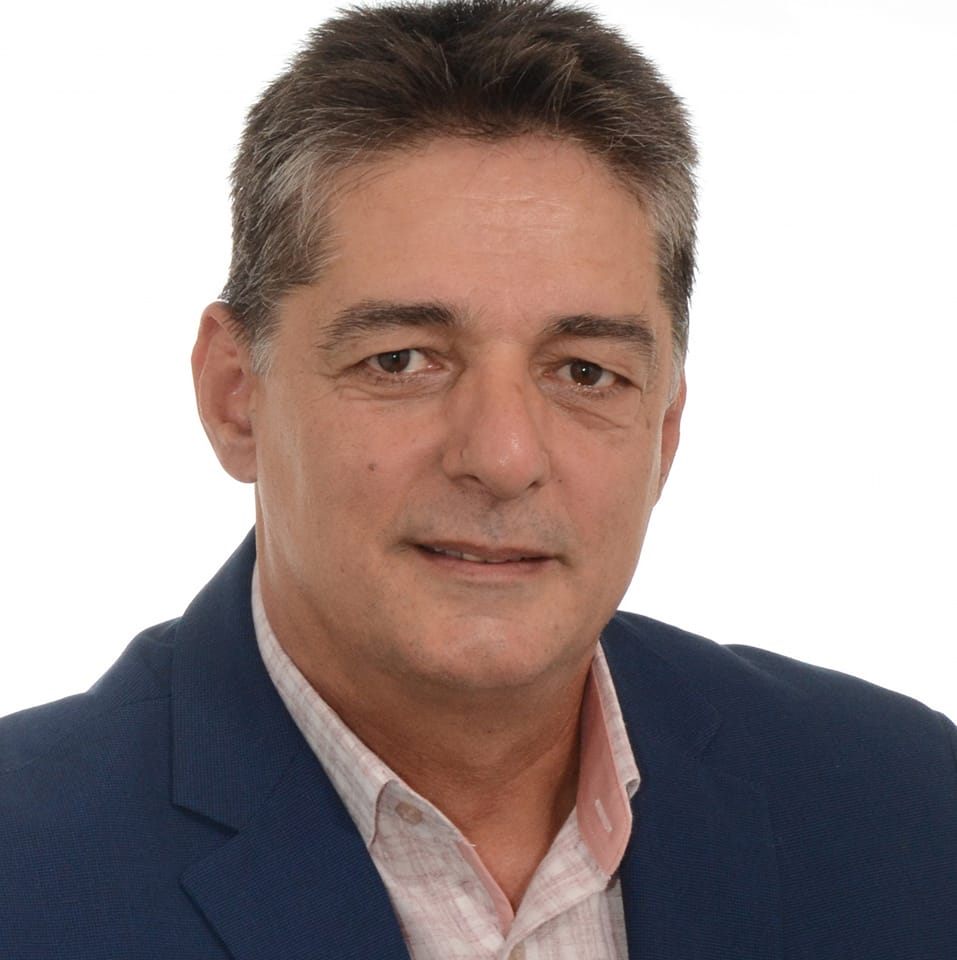 «Οι γιατροί του ΕΣΥ δεν είναι αντίπαλοι» 32 «Οι γιατροί του ΕΣΥ δεν είναι αντίπαλοι»