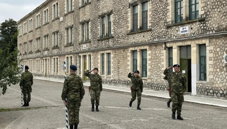 Πάτρα: Οι πρώτοι 90 φαντάροι έφτασαν στο ΚΕΤΧ - Πόσο θα κάτσουν οι 400 νεοσύλλεκτοι 24 Πάτρα: Οι πρώτοι 90 φαντάροι έφτασαν στο ΚΕΤΧ - Πόσο θα κάτσουν οι 400 νεοσύλλεκτοι