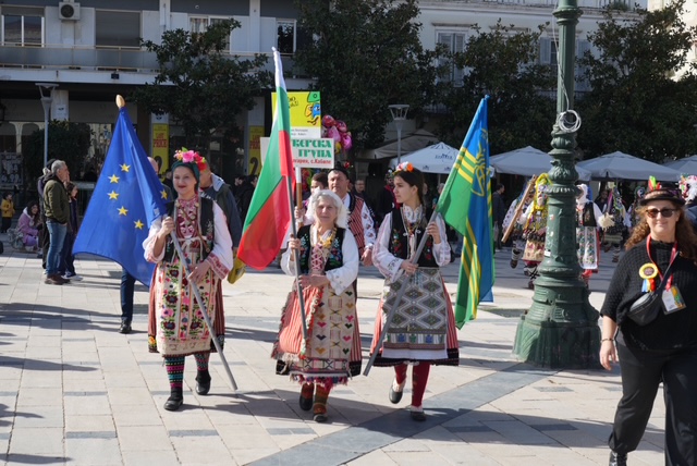 «Πλημμύρισε» παραδοσιακές φορεσιές και δρώμενα η πρωτεύουσα του Καρναβαλιού ΦΩΤΟΡΕΠΟΡΤΑΖ 40 «Πλημμύρισε» παραδοσιακές φορεσιές και δρώμενα η πρωτεύουσα του Καρναβαλιού ΦΩΤΟΡΕΠΟΡΤΑΖ