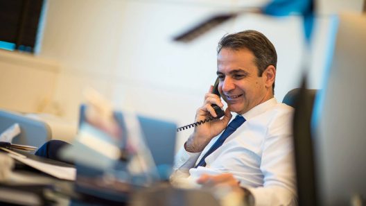 Κυριακάτικη ανάρτηση Μητσοτάκη για Σύνταγμα - Εθνικό Απολυτήριο - Μετανάστες