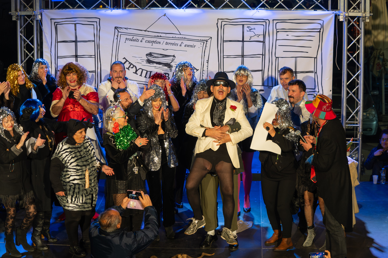 Ο θίασος «VARATE» βάρεσε με την τραγοδία «ΜΥΔΙΑ», στην Πάτρα ΦΩΤΟ