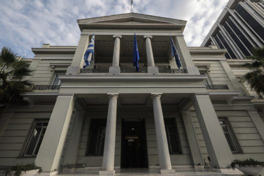 Υπουργείο Εξωτερικών: Γραμμή έκτακτης ανάγκης μετά το χτύπημα στο Ιράν