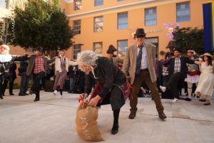«Πλημμύρισε» παραδοσιακές φορεσιές και δρώμενα η πρωτεύουσα του Καρναβαλιού ΦΩΤΟΡΕΠΟΡΤΑΖ 34 «Πλημμύρισε» παραδοσιακές φορεσιές και δρώμενα η πρωτεύουσα του Καρναβαλιού ΦΩΤΟΡΕΠΟΡΤΑΖ