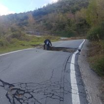 Πατρών-Καλαβρύτων: Κίνδυνοι για οδηγούς από λακκούβες «κρατήρες» μετά τις βροχές ΦΩΤΟ