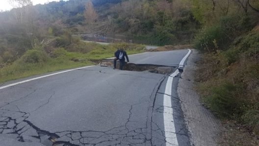 Πατρών - Καλαβρύτων: Κίνδυνοι για οδηγούς από λακκούβες «κρατήρες» μετά τις βροχές ΦΩΤΟ