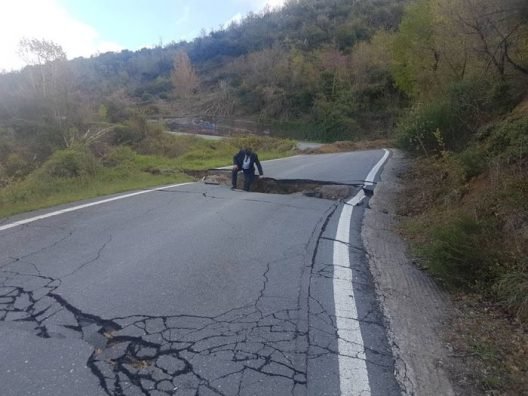 Πατρών - Καλαβρύτων: Κίνδυνοι για οδηγούς από λακκούβες «κρατήρες» μετά τις βροχές ΦΩΤΟ