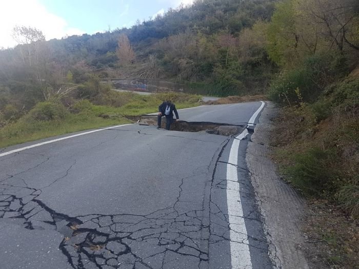 Πατρών - Καλαβρύτων: Κίνδυνοι για οδηγούς από λακκούβες «κρατήρες» μετά τις βροχές ΦΩΤΟ