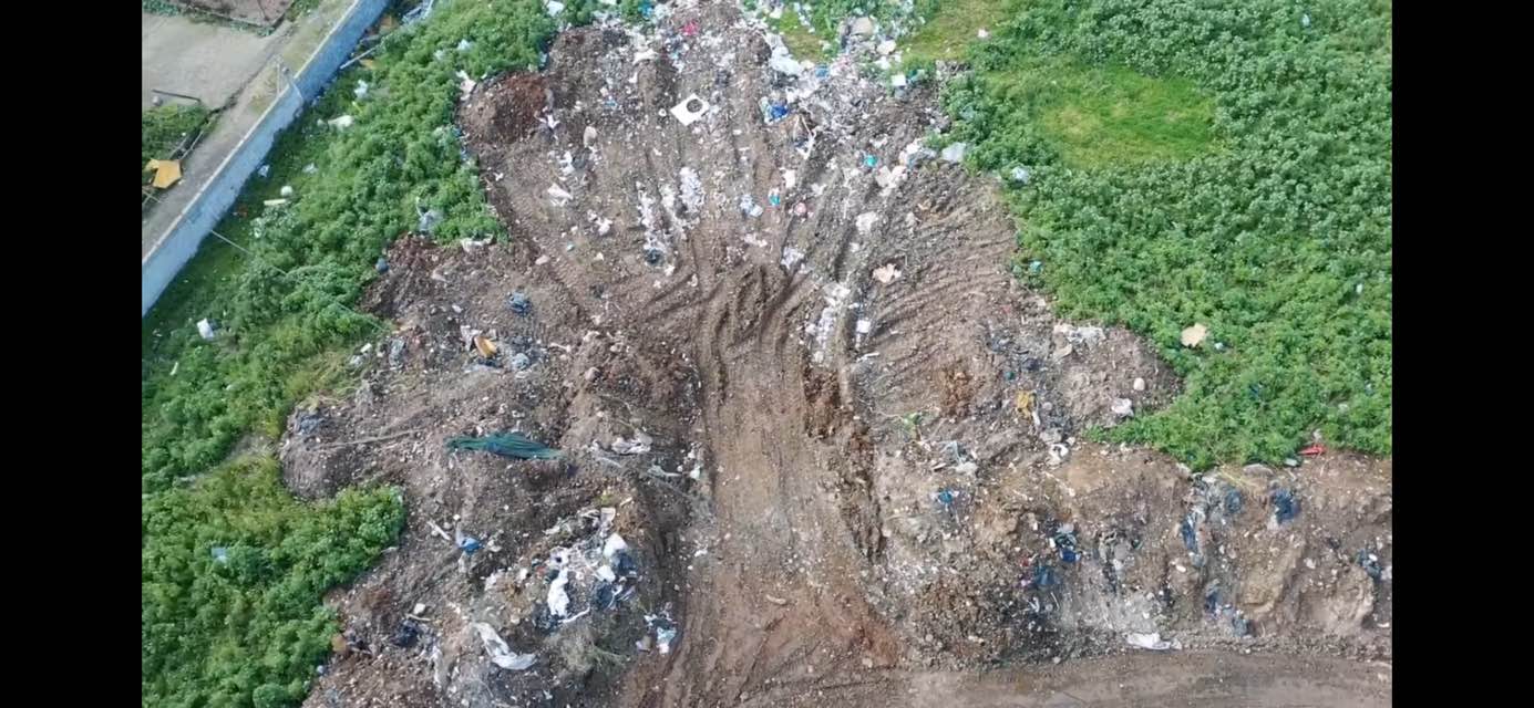 Αίγιο: «Βουνό» από σκουπίδια δίπλα σε ποτάμι, απειλούν με μόλυνση θάλασσα και υδροφόρο ορίζοντα ΦΩΤΟ