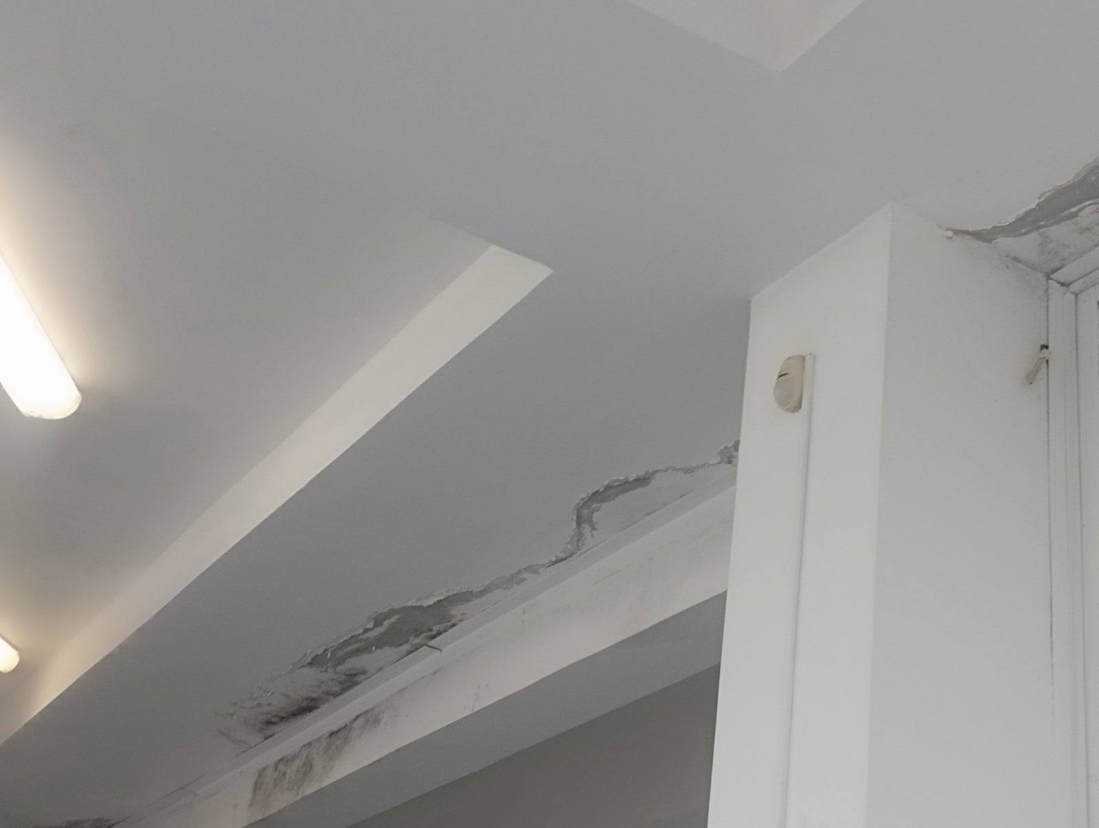 Ροΐτικα Πατρών: «Μπάζει» νερά το ανακαινισμένο, κατά τ΄ άλλα, Γήπεδο! ΦΩΤΟ