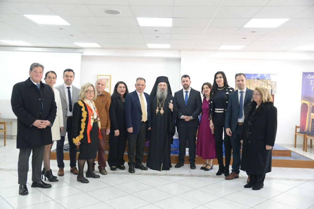 Οι Αρκάδες της Πάτρας υποδέχτηκαν το 2016 με υπουργικό χαιρετισμό ΦΩΤΟ