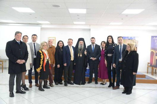 Οι Αρκάδες της Πάτρας υποδέχτηκαν το 2016 με υπουργικό χαιρετισμό ΦΩΤΟ