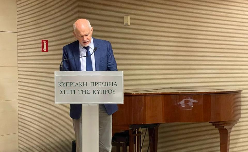 Ο Γ. Παπανδρέου στο βιβλίο της Αθηνάς Φιλίππου «Ο Νόμος είχε τη δική του Ιστορία» ΦΩΤΟ