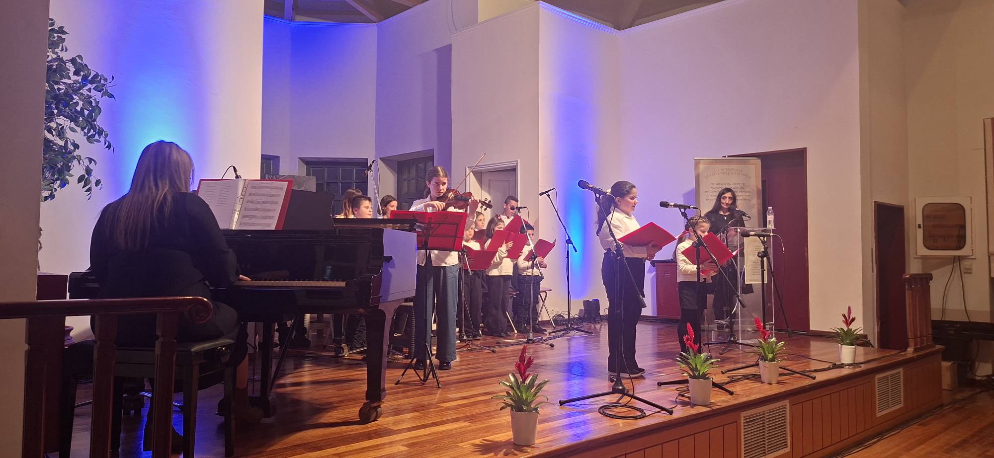 Η γιορτή της Μητέρας, με παιδιά και φωνές της τοπικής Εκκλησίας του Αιγίου ΦΩΤΟ