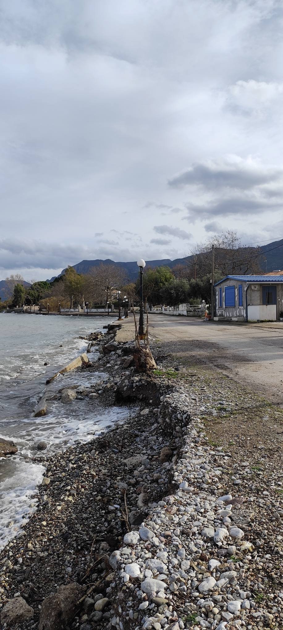 Αχαΐα: «Φαγώθηκε» η ακτή στη Ροδιά, ειδοποιήθηκαν για μέτρα δύο Υπουργεία ΦΩΤΟ