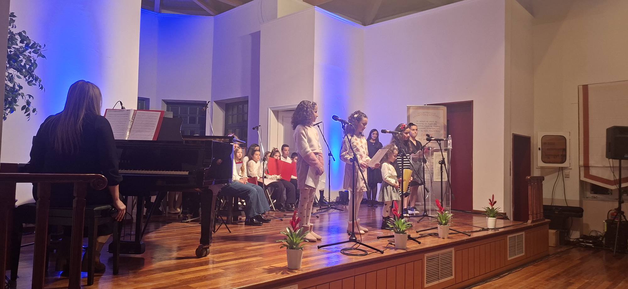 Η γιορτή της Μητέρας, με παιδιά και φωνές της τοπικής Εκκλησίας του Αιγίου ΦΩΤΟ