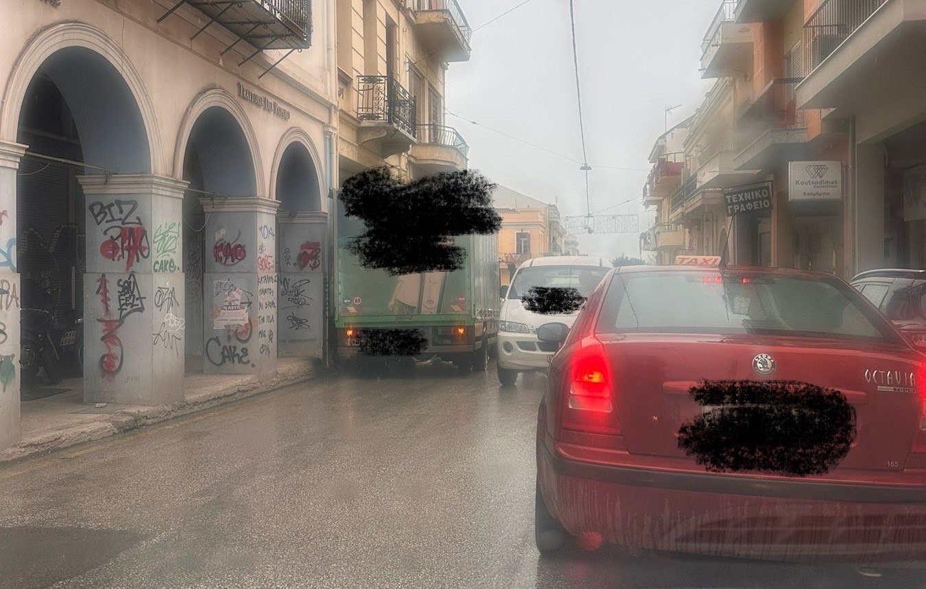 Πάτρα: Κυκλοφοριακό «έμφραγμα» στην Γερμανού... για λίγα ψώνια! ΦΩΤΟ 4 Πάτρα: Κυκλοφοριακό «έμφραγμα» στην Γερμανού... για λίγα ψώνια! ΦΩΤΟ