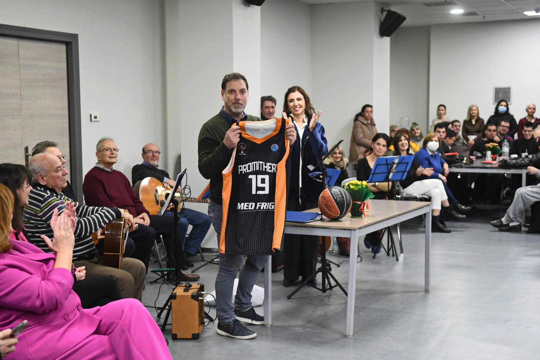 Ανθρώπινη σύμπραξη μετά μουσικής για τους «Μαχητές» της Πάτρας ΦΩΤΟ 30 Ανθρώπινη σύμπραξη μετά μουσικής για τους «Μαχητές» της Πάτρας ΦΩΤΟ