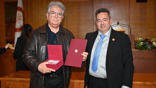 Αχαΐα: Το Βραβείο «Ευάγγελος Παπανούτσος» σε Πατρινό ΦΩΤΟ