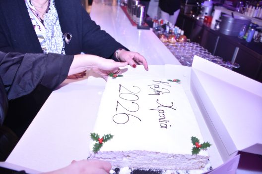 Πίτα αγάπης και προσφοράς με τρία φλουριά, από τον Safety Project, στην Πάτρα ΦΩΤΟ