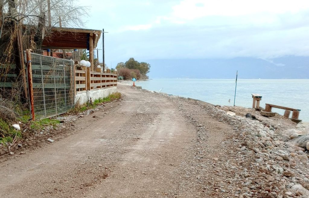 Αιγιάλεια: Αποκαταστάθηκαν όπως - όπως παραλιακοί δρόμοι μετά την κακοκαιρία ΦΩΤΟ