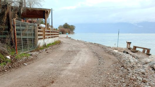 Αιγιάλεια: Αποκαταστάθηκαν όπως - όπως παραλιακοί δρόμοι μετά την κακοκαιρία ΦΩΤΟ